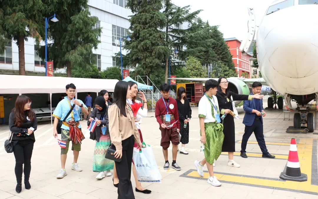 欢迎来到彩云之南！格乐大学优秀泰籍学生研学团顺利抵达昆明